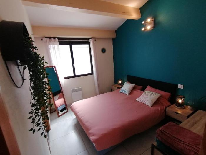 T3 Independant de 62 m2, place de parking privé, au calme et central, avec jardinet et balcon