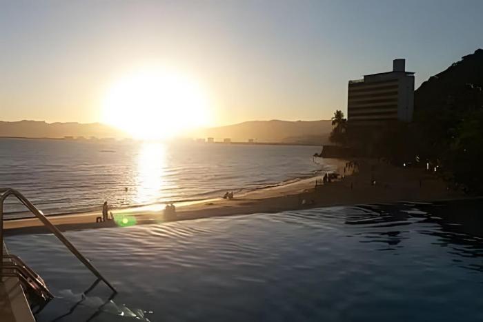 Maravilhoso Apto Beira-Mar Prainha, Caraguatatuba com Piscina e Sauna