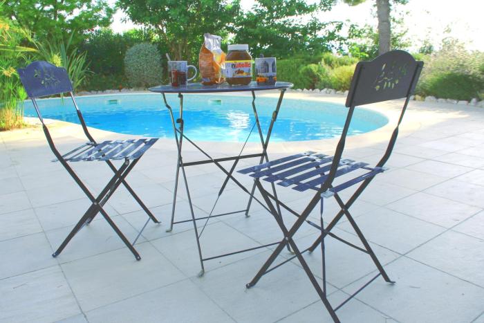 Proche bord de mer, au calme, nature avec piscine