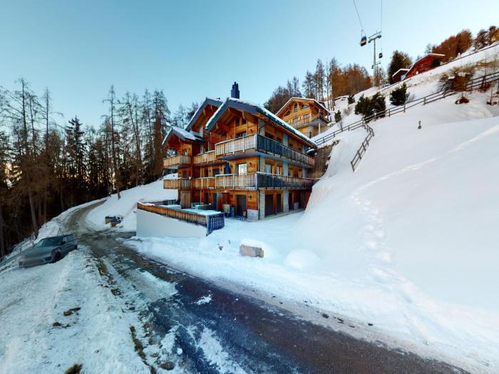 Apartment in Veysonnaz with Ski-In Ski-Out
