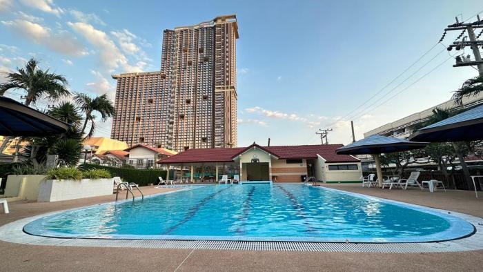 1-Step Beach & 711! Huge Condo next to Copacabana