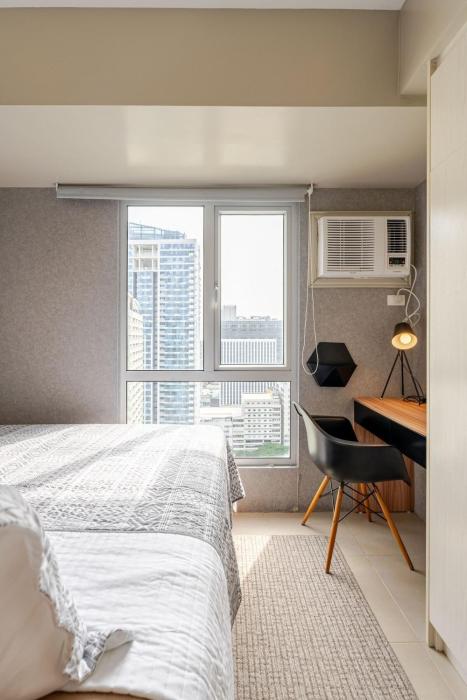 27th floor Cebu IT Park studio walking distance to everything