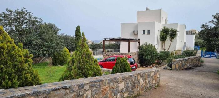 Plaka-Sleeps4-Parking-Pool-HotTub-SeaViews