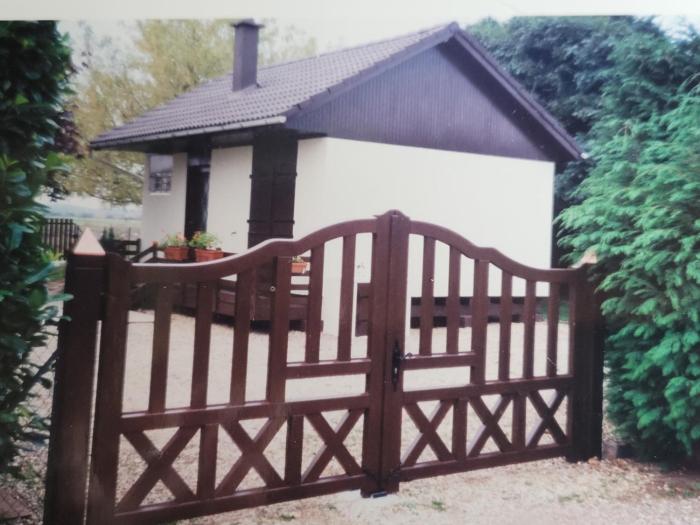 Chalet "chez Sara" au bord du canal