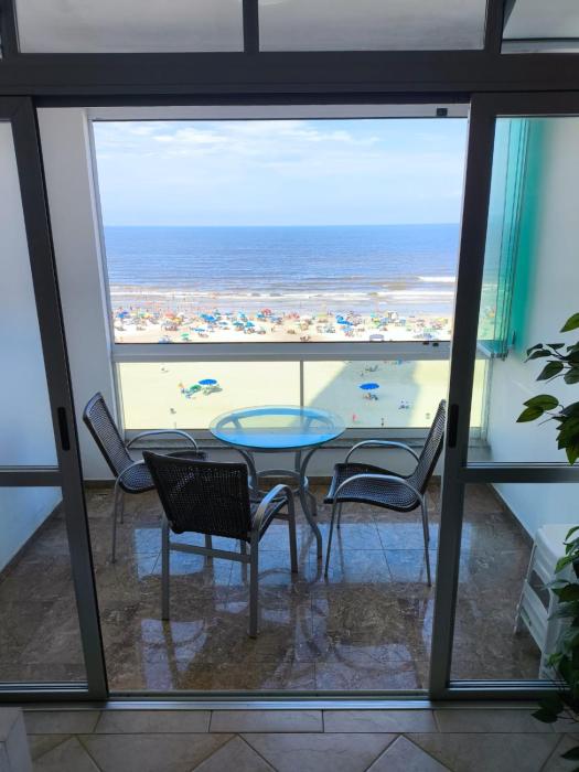 Pé na Areia 4 dormitórios BC