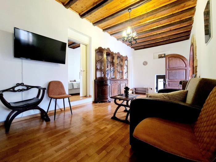 Shades of Wood Old Town