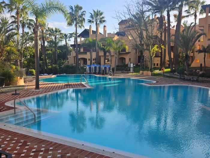 Beachfront Apartment in San Pedro - Pass the Keys