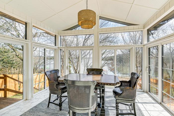 Fish, Boat and Unwind Old Hickory Lake Retreat