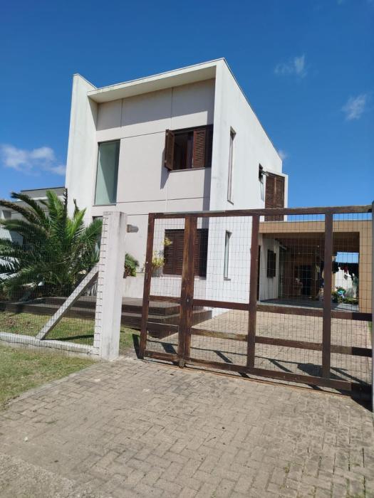 Sobrado 3 quartos Jardim Beira Mar Capão da Canoa a 5 quadras do mar