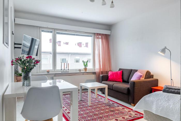 Compact Studio with Balcony next to Railway Station