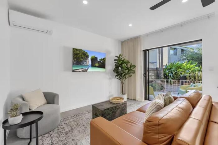 Your Noosa HQ - modern apartment near everything!