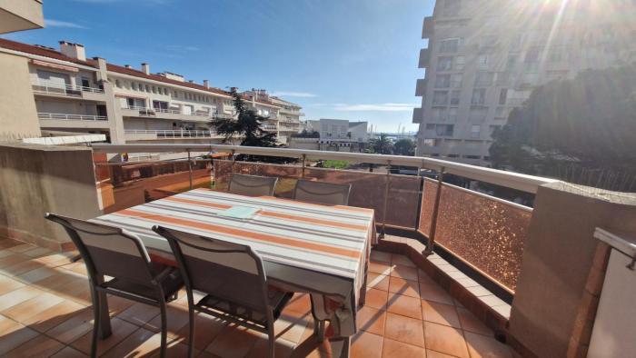 Le Poseidon Grande terrasse vue port a 100m plage