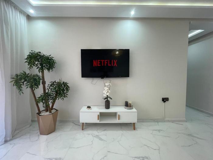 Modern Stay 3 bedroom City Center with Balcony