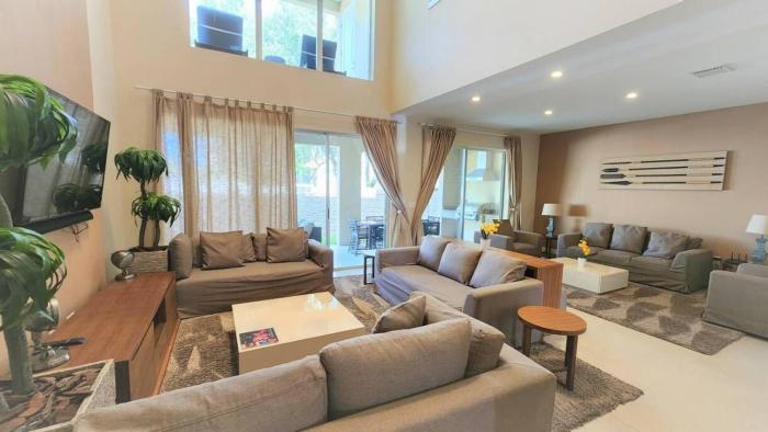 7639- Encantadora Casa com 3 Suítes no Magic Village Yards, Perto da Disney e da Rota 192