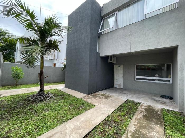 Casa familiar 2 pisos con amplio patio- 6 personas