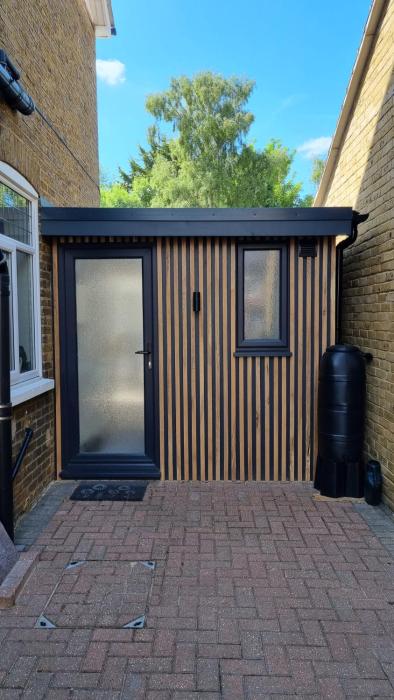 Sittingbourne 1 bed self-contained annex, with parking