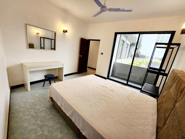 Modern Stay, Prime Location !