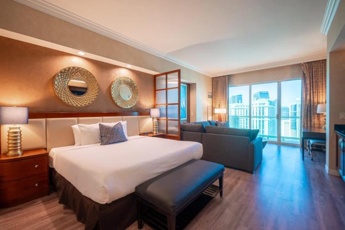 No Resort Fee Strip View Balcony+ Free Valet+Pool