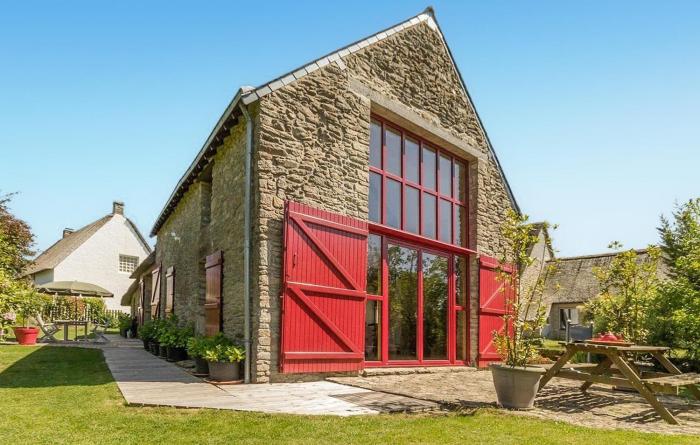 Cozy Home In Saint Lyphard With Wifi