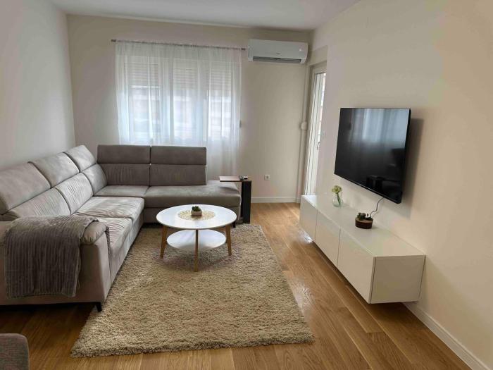 Stylish one bedroom apartment Central Point with -GARAGE 5 EUR PER DAY