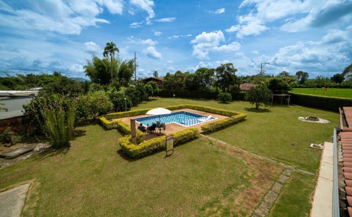 Finca descanso a 5 mts del parque del Café, Wifi, Piscina, Tv, Bbq 23Px