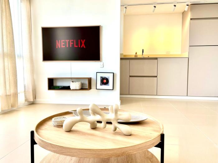 Splendid condo with a sea view