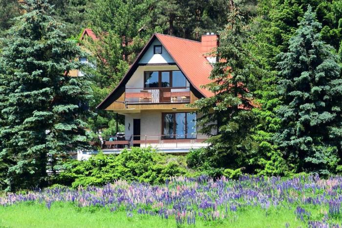 Cottage right next to the forest with a beautiful view of the valley