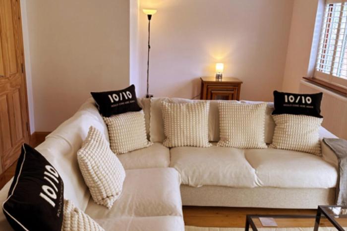 Stylish Happiness Home - Surrey