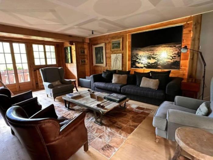 Serene Chalet With Shared Pool and Spa