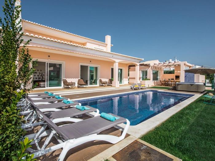 Villa V7 Bastos by Interhome