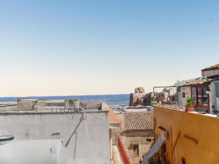 Charming House in Castellammare del Golfo with Balcony