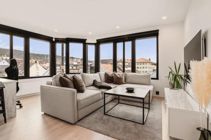 Dinbnb Apartments I Penthouse 250m From City Center I Privat Balcony