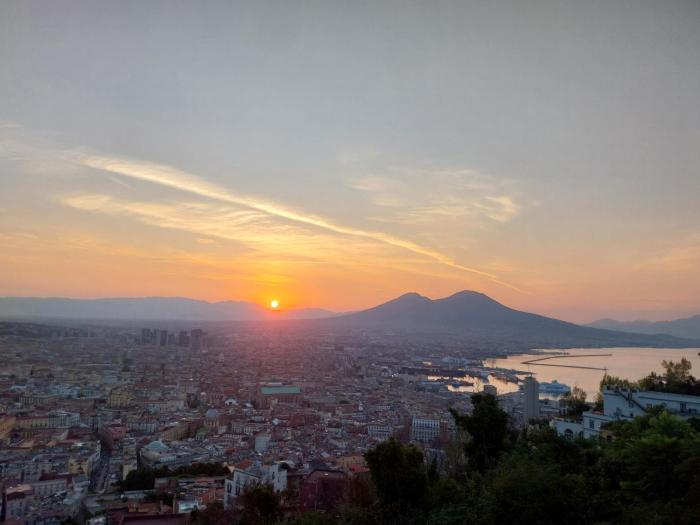 LAtelier Vedi Napoli ai tuoi piedi