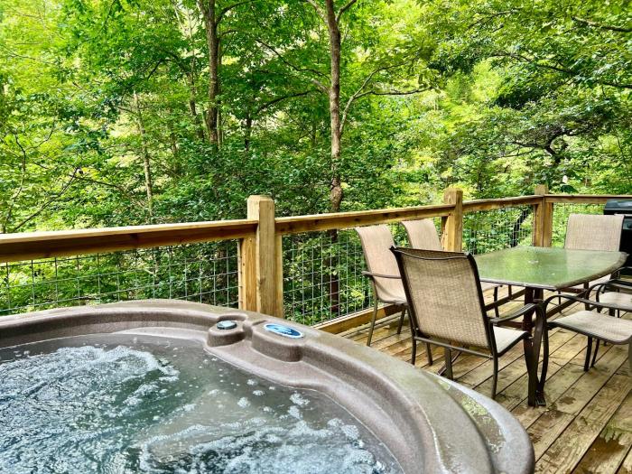 GAME ROOM, PRIVACY, AND A HOT TUB! 2 bedroom cabin with great outdoor spaces