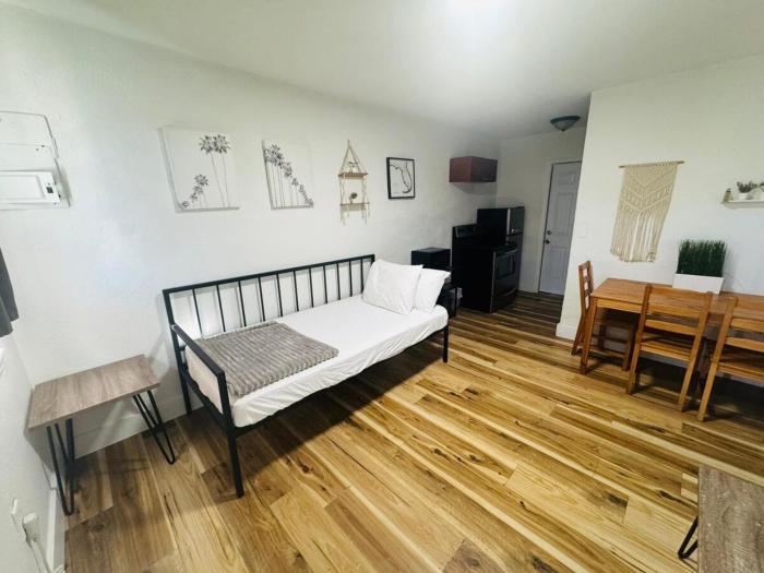 Cozy place Near Design District - 1