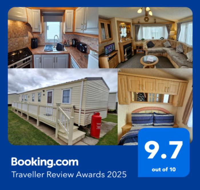 MOLLIES DEN 2 8 Berth 3 Bedrooms The Grange Holiday Park INGOLDMELLS