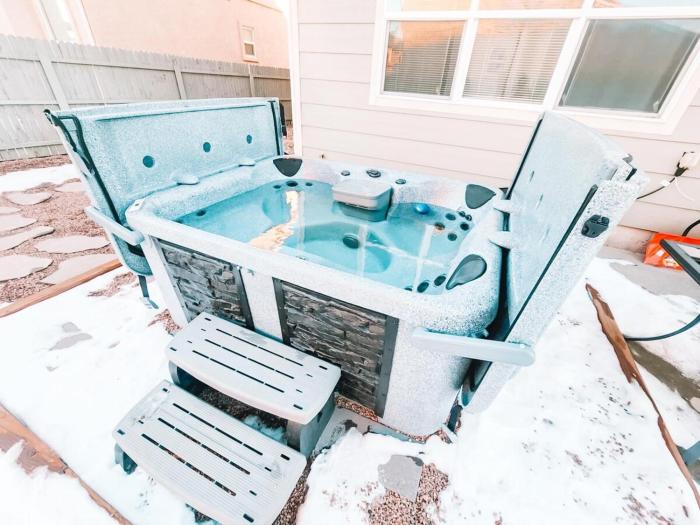 Hot Tub, King Beds, Pet Friendly Close to I25