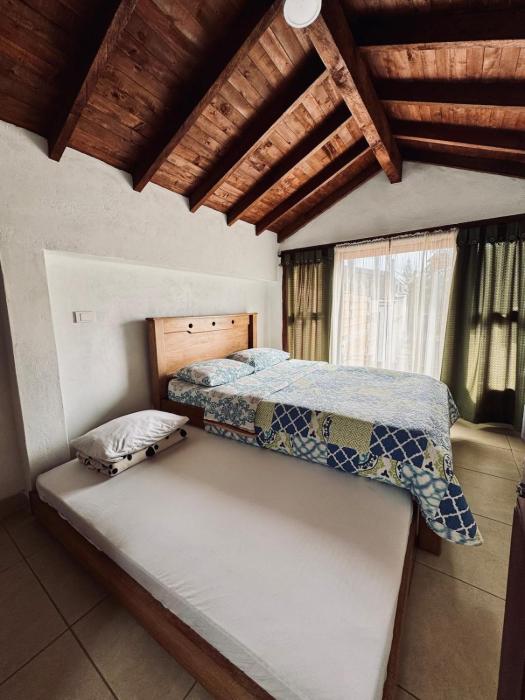 Next to the airport - cute home