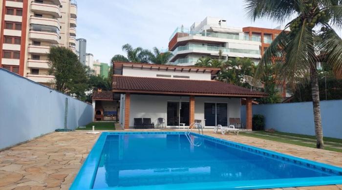 Casa no módulo 3 da Riviera de São Lourenço com churrasqueira e piscina privativas, 300m da praia
