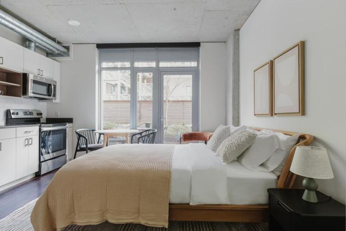 Blueground S Lake gym wd nr museum SEA-808