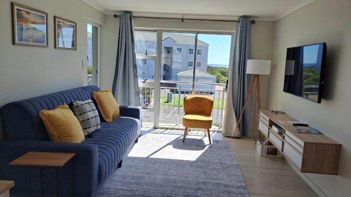 Breezy Sunny Apartment