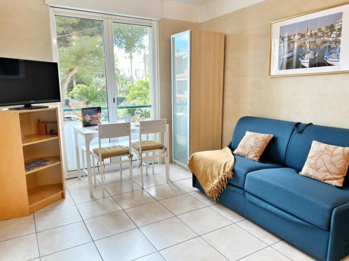 Sanary, Studio vue mer, à deux pas des plages et du centre ville