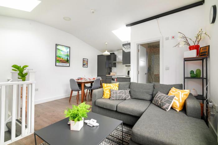 Shoreditch Hoxton London City 3 bed 2 bath over 3 floors Suit Large Families