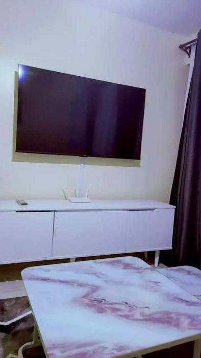 Modern furnished one bedroom unit near the airport