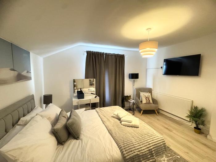 Executive Studio Apartment in the heart of Barry, Flat 1