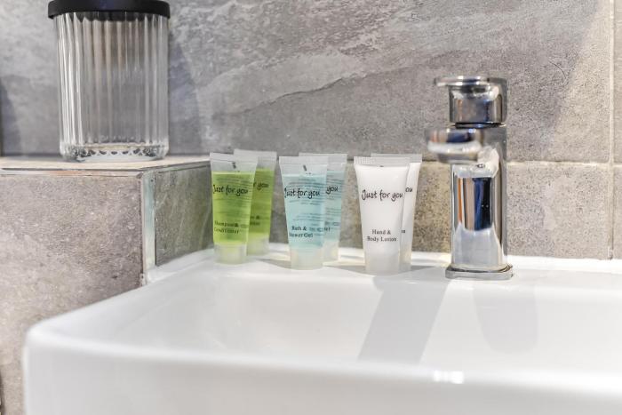 Cute & Compact - Petite Studio with Style!