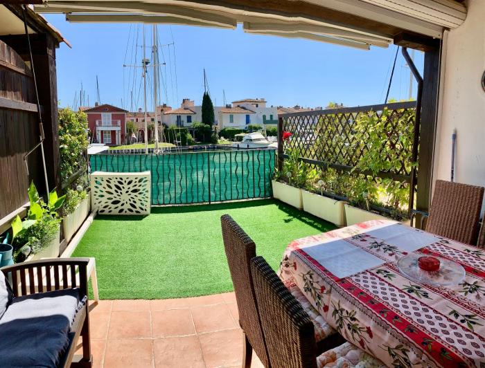 Appartement rue de lamarrage à PORT GRIMAUD avec Terrasse vue canaux et garage