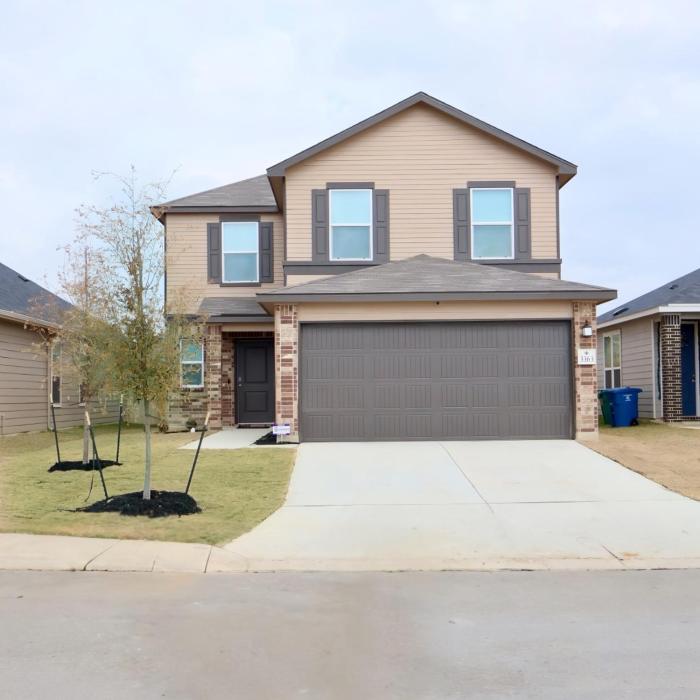 Near Airport & Prime Location Getaway sleeps 8