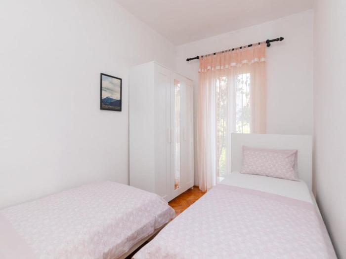 Apartments Marti - Four Bedroom Apartment with Terrace and Sea View - ST