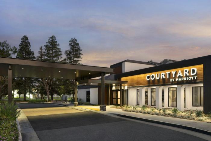 Courtyard by Marriott Bakersfield